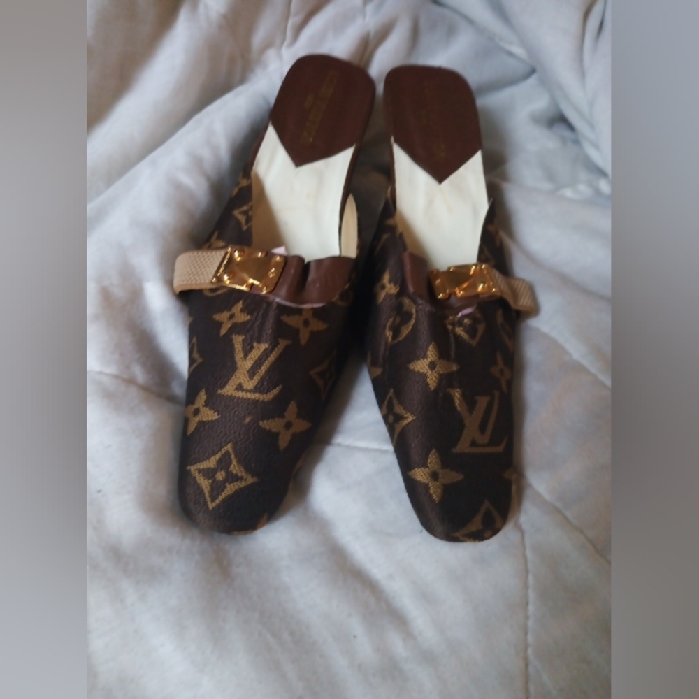 Louis Vuitton Women's Dress Shoes Size 10 Brand New with a few scratches!